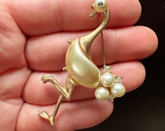 Vintage Jewelry Brooch Beautiful Signed Kramer Pearl Rhinestone Flamingo Bird Gold Tone Pin