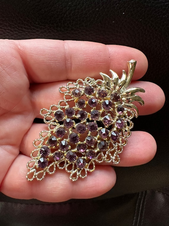 Vintage Jewelry Beautiful Purple Rhinestone Pin G… - image 1