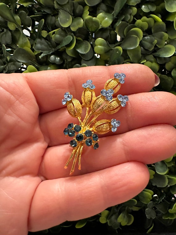 Vintage Jewelry Gorgeous Blue Rhinestone Flower G… - image 1