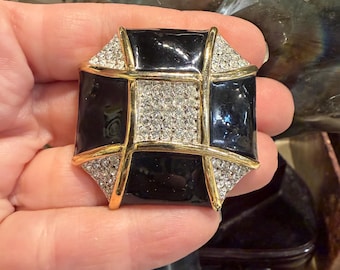 Broche de joyería vintage con esmalte negro y diamantes de imitación en tono dorado