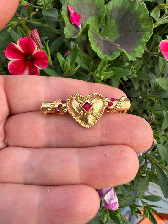 Vintage Jewelry Brooch Red Rhinestone Heart Gold Tone Pin