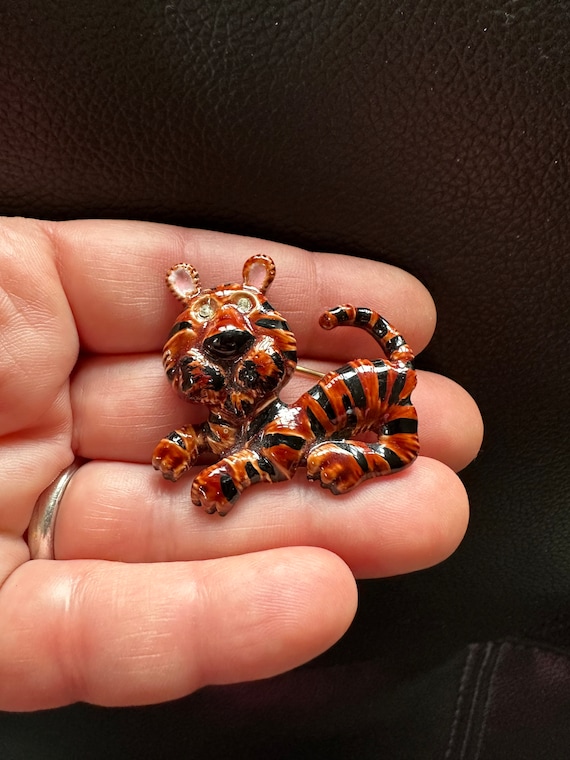 Vintage Jewelry Brooch Adorable  Enamel Tiger Cat 