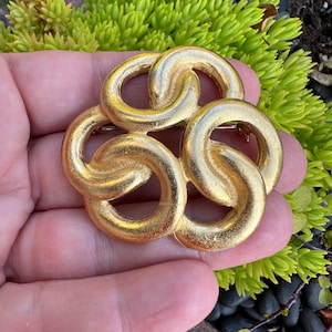 Vintage Modern Gold Tone Brooch: Geometric Pin