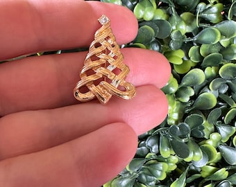 Vintage Jewelry Brooch Signed Avon Rhinestone Christmas Tree Gold Tone Pin