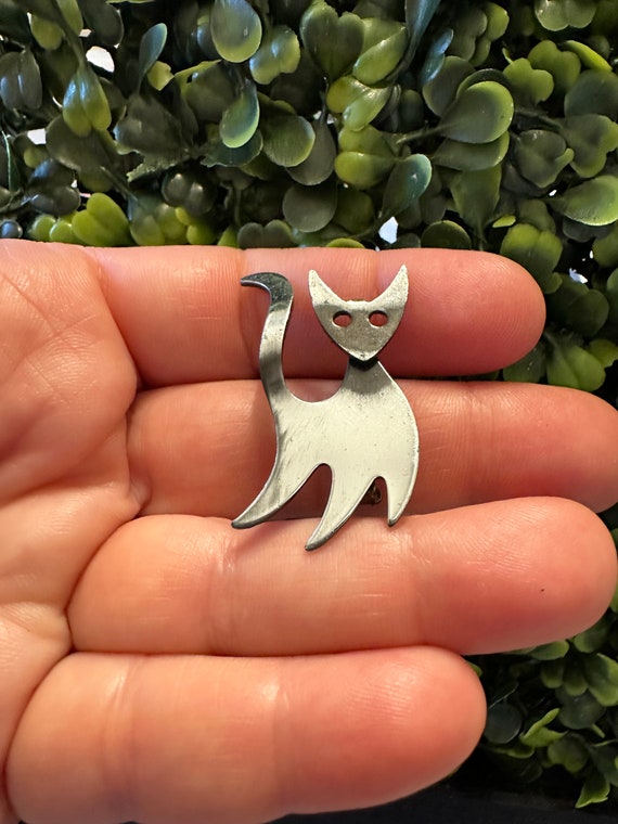 Vintage Jewelry Brooch Beautiful MCM Cat Silver To