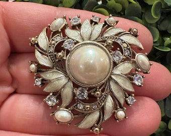 Vintage Jewelry Brooch Beautiful Signed Monet Pearl Rhinestone Enamel Gold Tone Pin