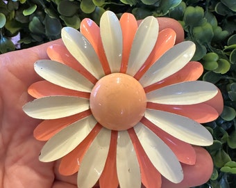 Vintage Jewelry Brooch Beautiful Chippy Peach White Enamel Flower Pin