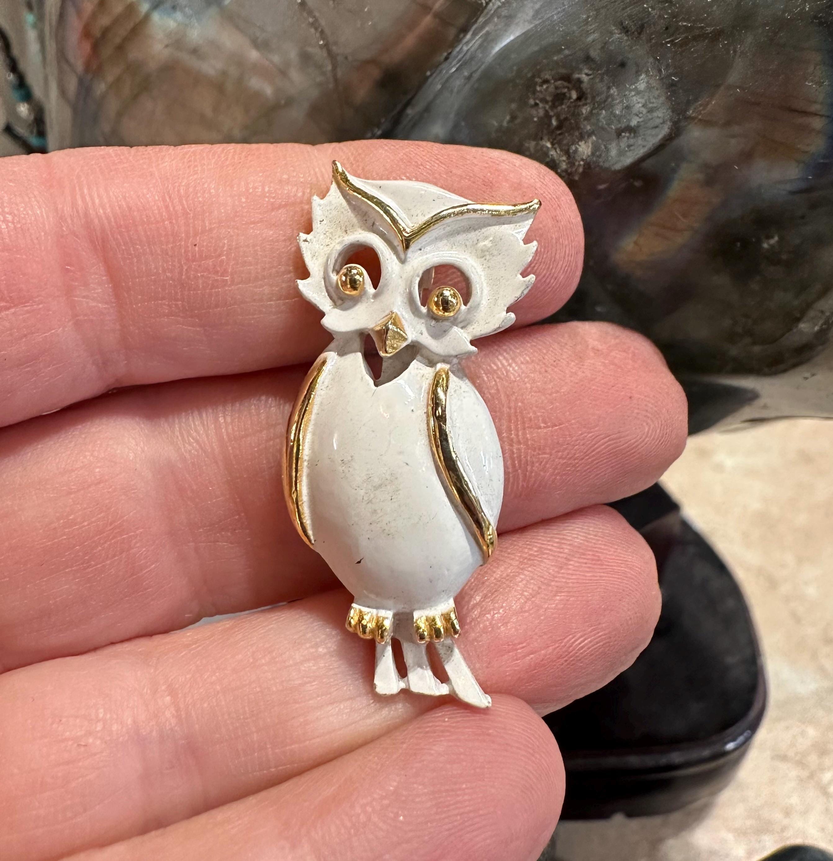 ヴィンテージフクロウのブローチ：ホワイトエナメルジュエリーピン