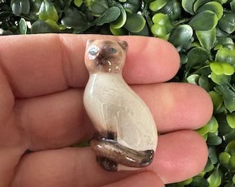 Vintage Jewelry Brooch Beautiful Signed Avon Siamese Cat Pin