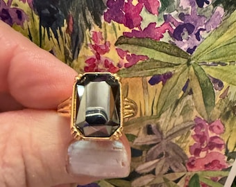 Vintage Beautiful Signed Avon Hematite Gold Tone Ring sz 7