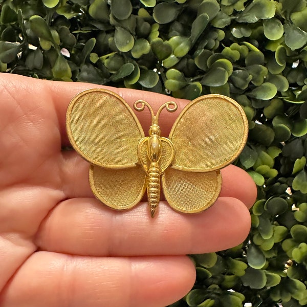 Vintage Jewelry Brooch Beautiful Mesh Butterfly Movable Wings Gold Tone Pin