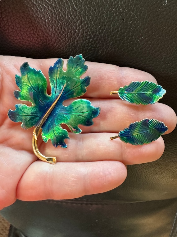 Vintage Jewelry Brooch Beautiful Fall leaf Blue G… - image 1