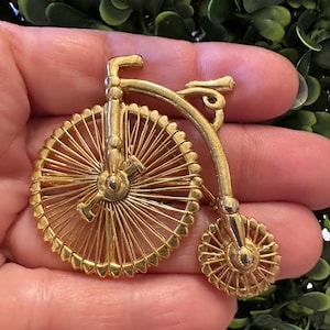 Vintage goudkleurige fietsbrochespeld