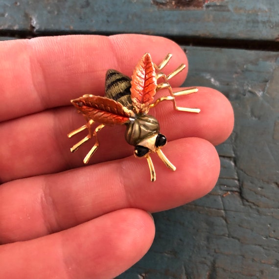 Vintage Jewelry Brooch Adorable Bee Insect Enamel 