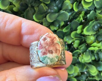 Vintage Beautiful Flower Ring - Adjustable Gold Tone