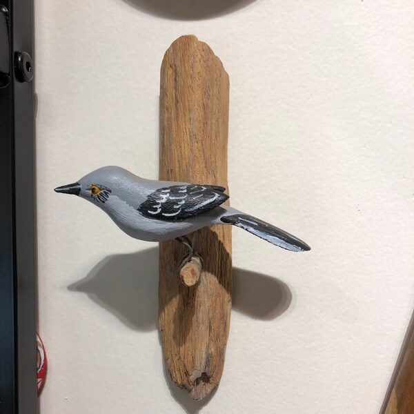 Sculpture d’oiseau moqueur en bois vintage sur Driftwood Walker MN / Sculpture sur bois / Décor mural