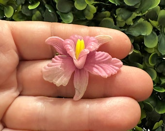 Vintage Jewelry Brooch Beautiful Pink Plastic Lily Pin