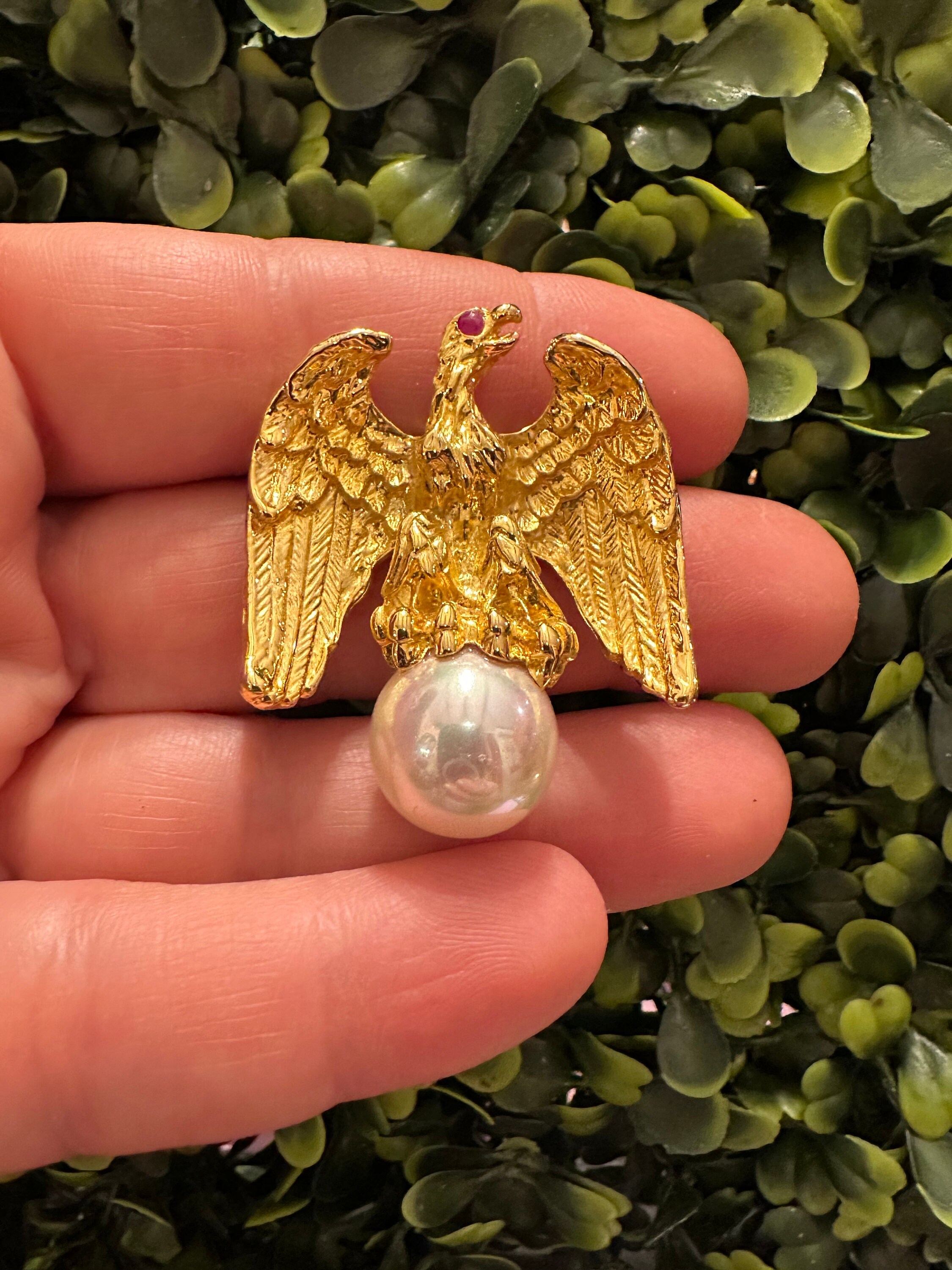 Ann sale hand brooch
