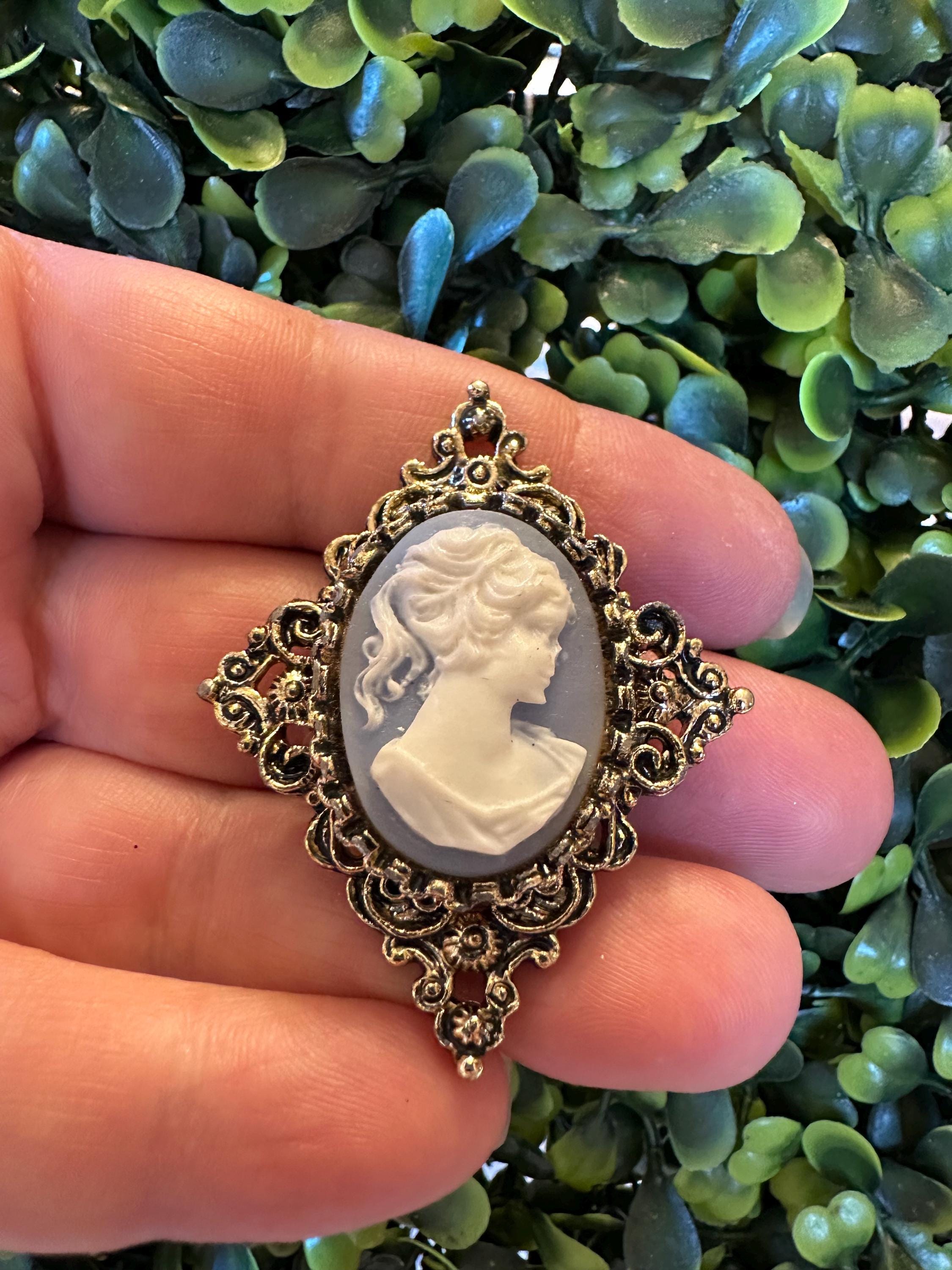 ヴィンテージ ジェリーズ カメオ ブローチ：シルバートーン