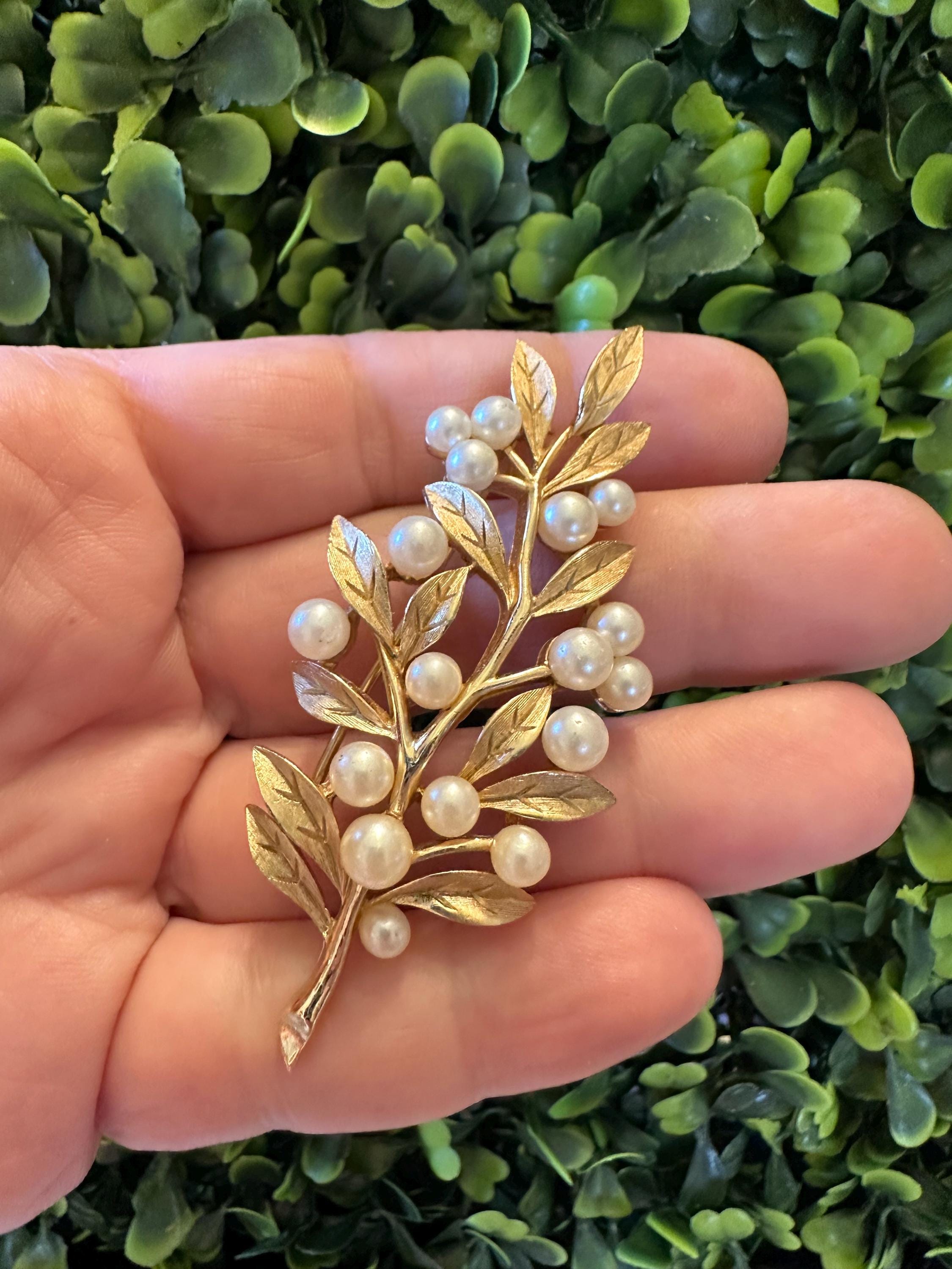 TRIFARI ヴィンテージ　ブロッチ Trifari Bar Brooch - Etsy