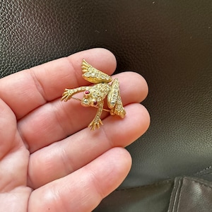 Vintage Jewelry Brooch Beautiful Signed Jomaz Rhinestone Frog Gold Tone Pin