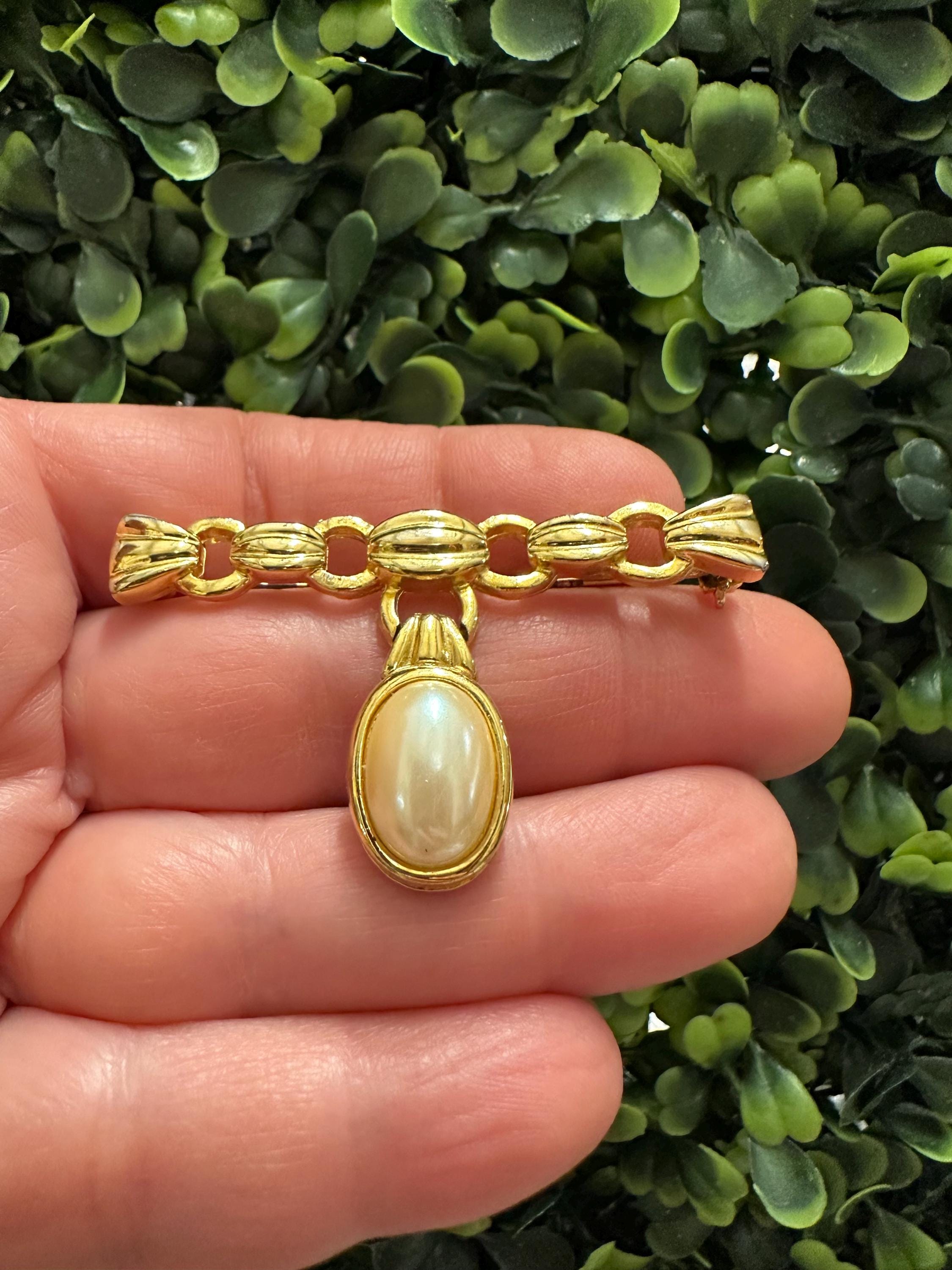 Vintage Richelieu Brooch: Faux Pearl Gold Tone Pin - Etsy Canada