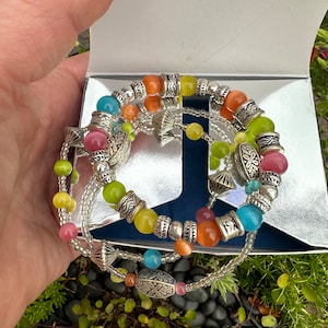 Vintage Avon Pastel Cats Eye Bracelet Trio - Silver Tone Stretch Set