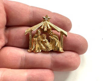 Vintage Jewelry Brooch Beautiful Christmas Nativity Manger Scene Rhinestone Gold Tone Tack Pin