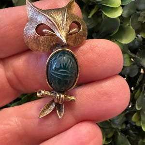 Vintage Jewelry Brooch Beautiful Green Glass Cabochon Owl Gold Tone Pin