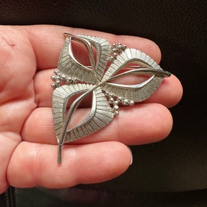 Vintage Jewelry Brooch Beautiful Mid Century Modern Silver Tone Pin