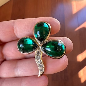 Vintage Jewelry Brooch Beautiful Green Glass Cabochon Rhinestone Gold Tone Pin