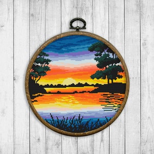 Natur Kreuzstichmuster, Landschaft Kreuzstichvorlage, Sonnenuntergang, Seelandschaft, Berg, Baum, moderne Stickerei, Sofortiger Download PDF