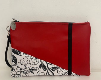 Pochette “pochettona. Pochette in similpelle rossa. Pochette donna. Pochettona rossa e fiori.