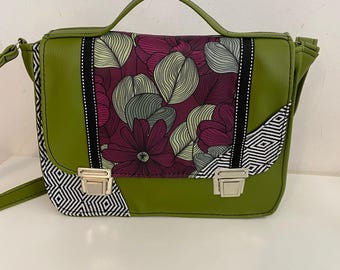 Schoudertas #hashtag. Groene schoudertas. Handgemaakte schoudertas. Schoudertas met bloemen en diamanten.