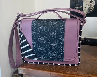 #hashtag bolso tipo cartera. Bolso tipo cartera de glicina. Bolso bandolera hecho a mano. Bolso satchel con perro y rayas con ribete.