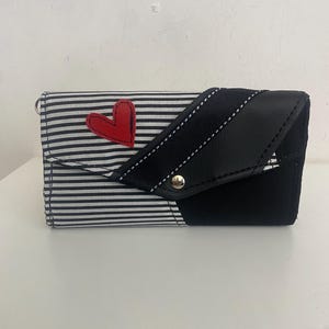 PuntoFoglio la billetera. Cartera en tela y simil piel. Cartera tarjetero para mujer. Cartera de niña. Líneas y corazón #4978