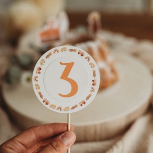 15-teilige Baufahrzeug-Kuchendeko – Mit Warnschildern, Aus Papier & Holz, Für Kindergeburtstag