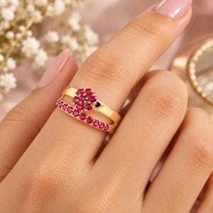 Anillo de compromiso con rubí y flor, anillo de promesa con giro floral para mujer, anillo de boda con hojas inspirado en la naturaleza, piedra natal de julio.