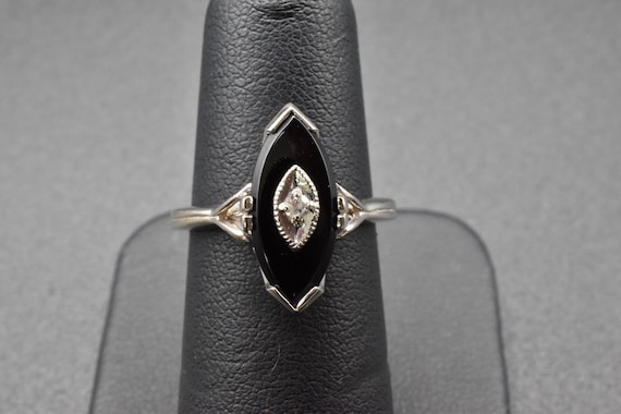 Onyx 10k White Gold Ring, Size 5 1/2