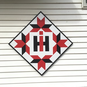 IH Barn Quilt 2&#39;x2&#39;