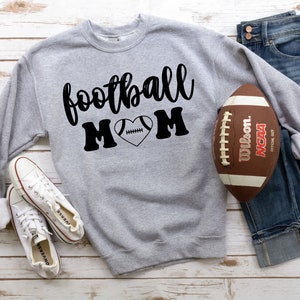 Felpa Football Mom / Football Mom / Football Mom Shirt per la festa della mamma / Sports Mom / Football Mom Gift / Cute Football Mom Tshirt
