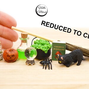 ¡Superahorro! Set de Mago en Miniatura: Caldero, Escoba, Libro, Gato, Poción, Araña, Bola de Cristal, Escala 1:12, Casa de Muñecas, Bruja, Boticario, HelloMinis