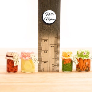 1 x Miniatur Pickles Obstdosen Obst 1:12 Maßstab Gläser Eingemachtes Eingemachtes Gemüse konservieren Puppenhaus Hello Minis HelloMinis Bild 4