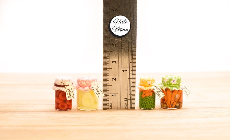 1 x Miniatur Pickles Obstdosen Obst 1:12 Maßstab Gläser Eingemachtes Eingemachtes Gemüse konservieren Puppenhaus Hello Minis HelloMinis Bild 4