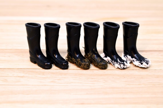 Miniature Wellington Boots - Tiny Rubber Rain Boots For Dollhouse, Fairy Garden, Or DIY Scenes (1 Pair)