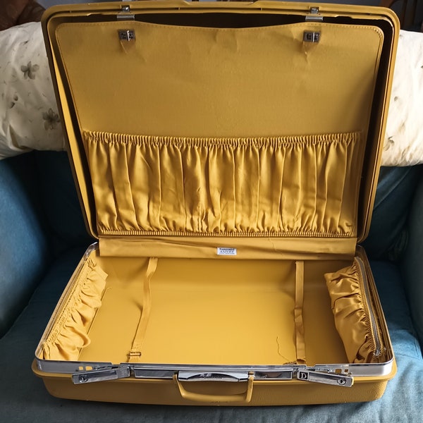 Large Retro Samsonite II Mustard Yellow Hard-Shell Suitcase!