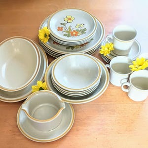 70&#39;s Hearthside Garden Festival &#39;Sunshine Flowers&#39; Four-Person Setting, Plus Serving Pieces!