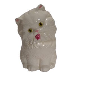 Statue de chat persan avec des yeux de verre !