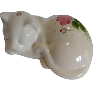 Beautiful Porcelain 7 1/2&quot; Hand Painted Cat Figurine!
