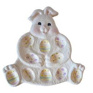 Adorable plat d&#39;oeufs à la diable avec lapin de Pâques !